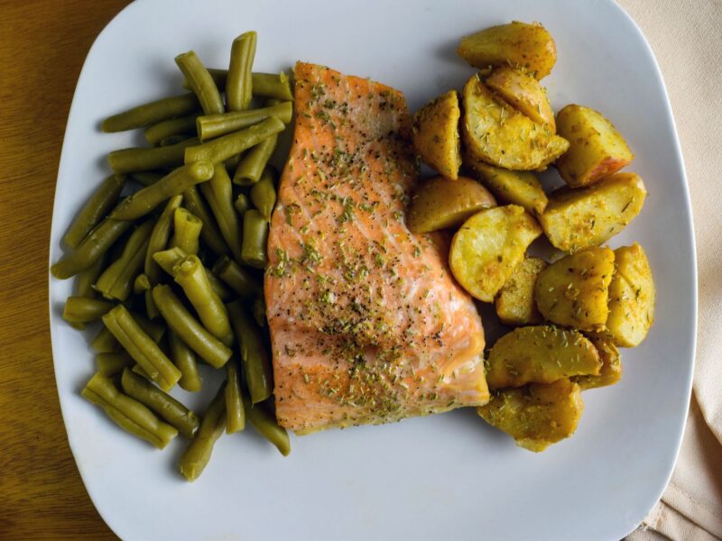Baked sockeye salmon recipe — plated salmon fillet with green beans and roasted potatoes
